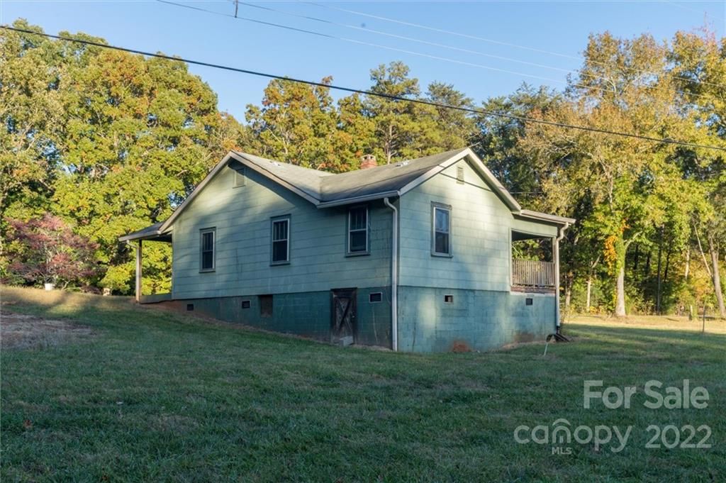 979 Howard Gap Road