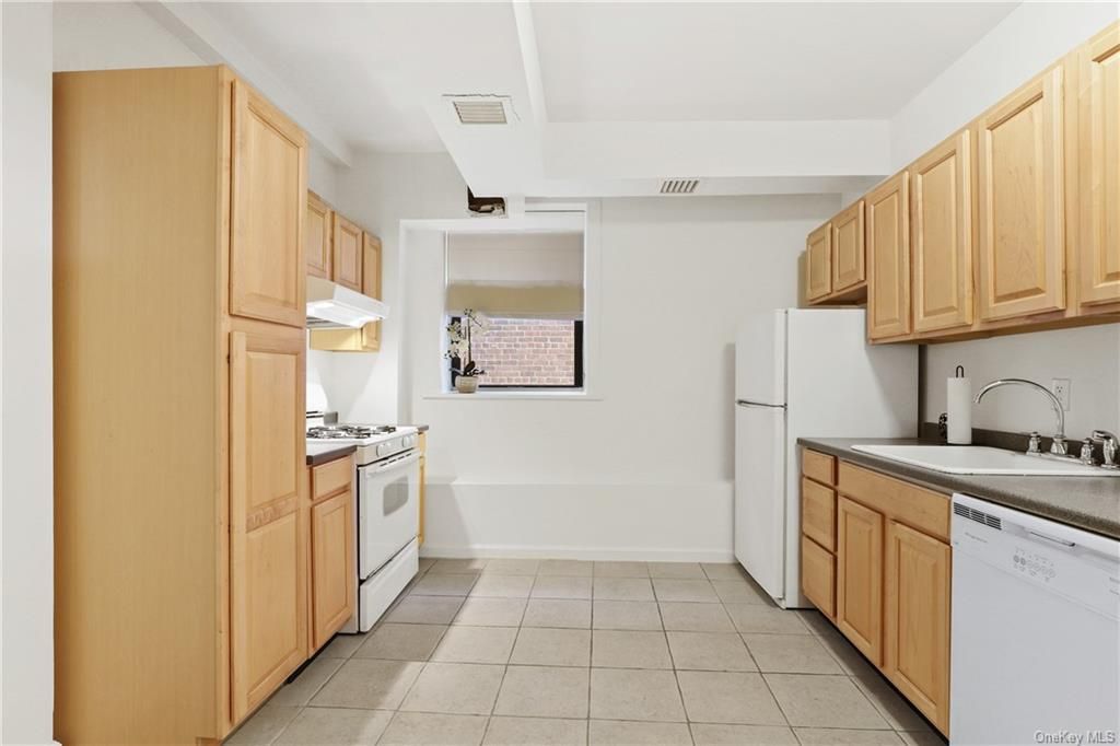 604 Tompkins Avenue