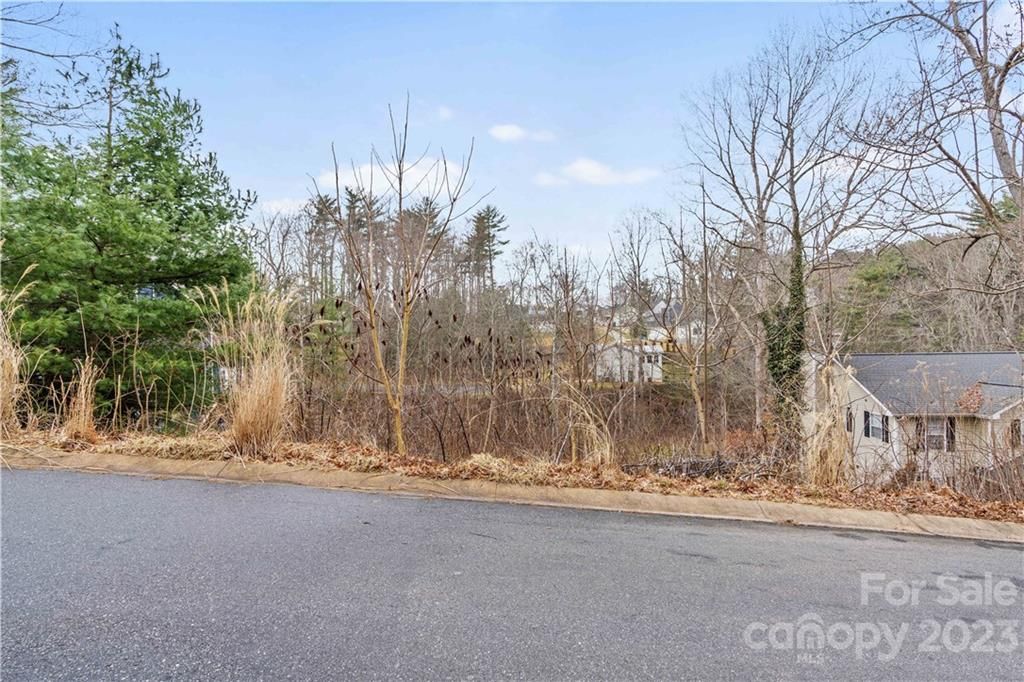 121 Forest Lake Drive