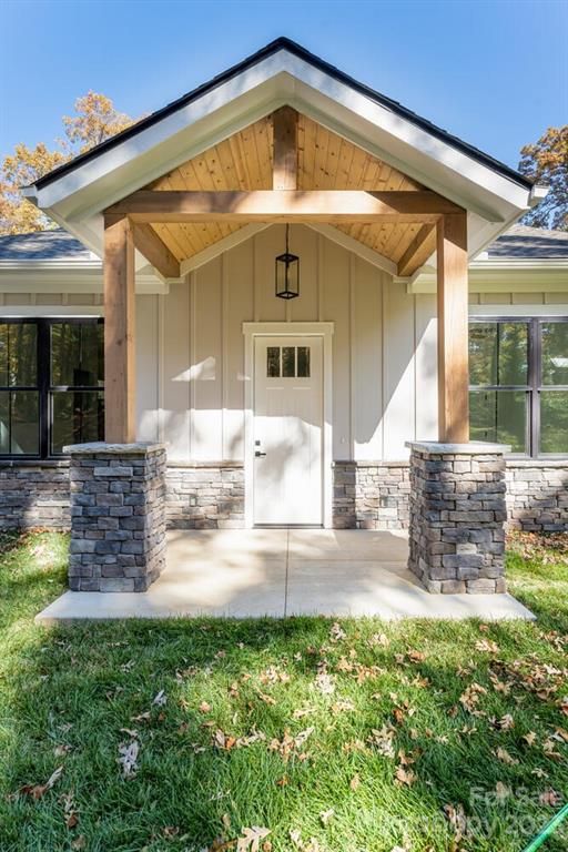 1292 Garden Lane
