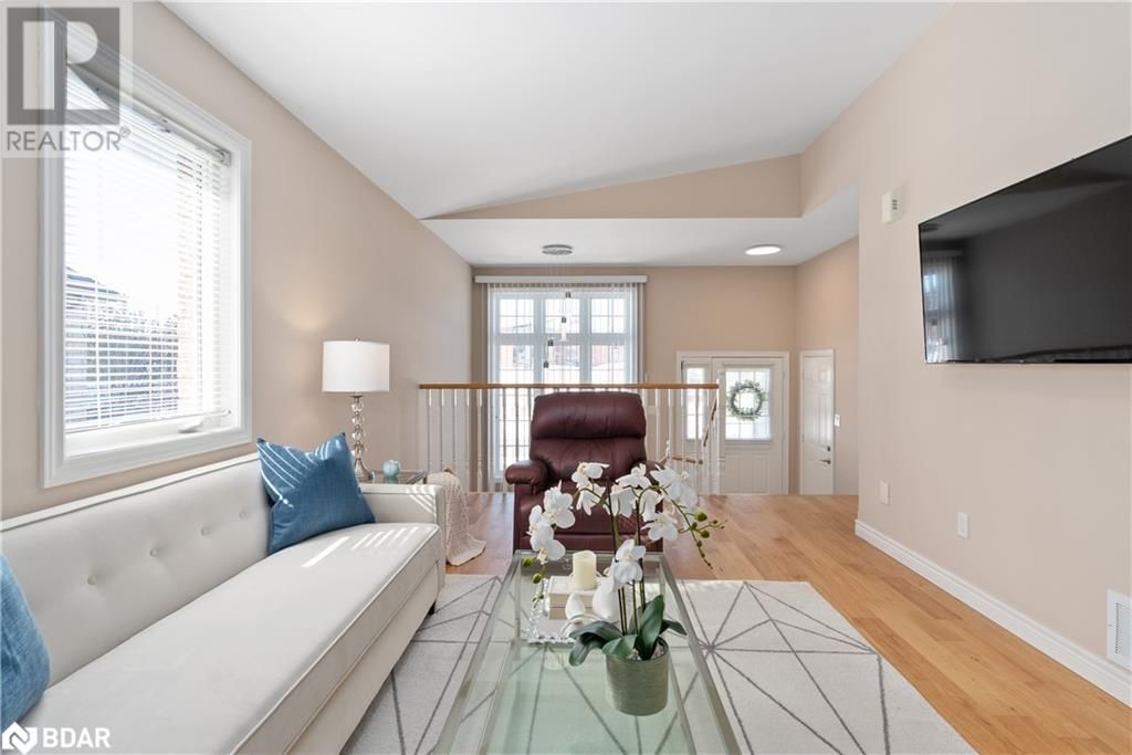 21 LOON Avenue