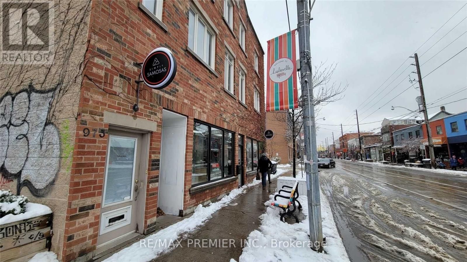 969 QUEEN ST E