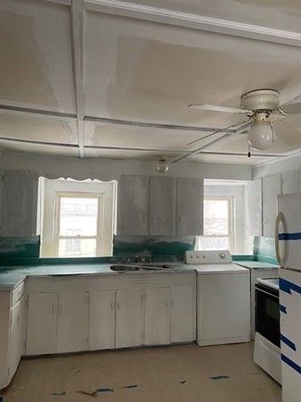 61 E Main St