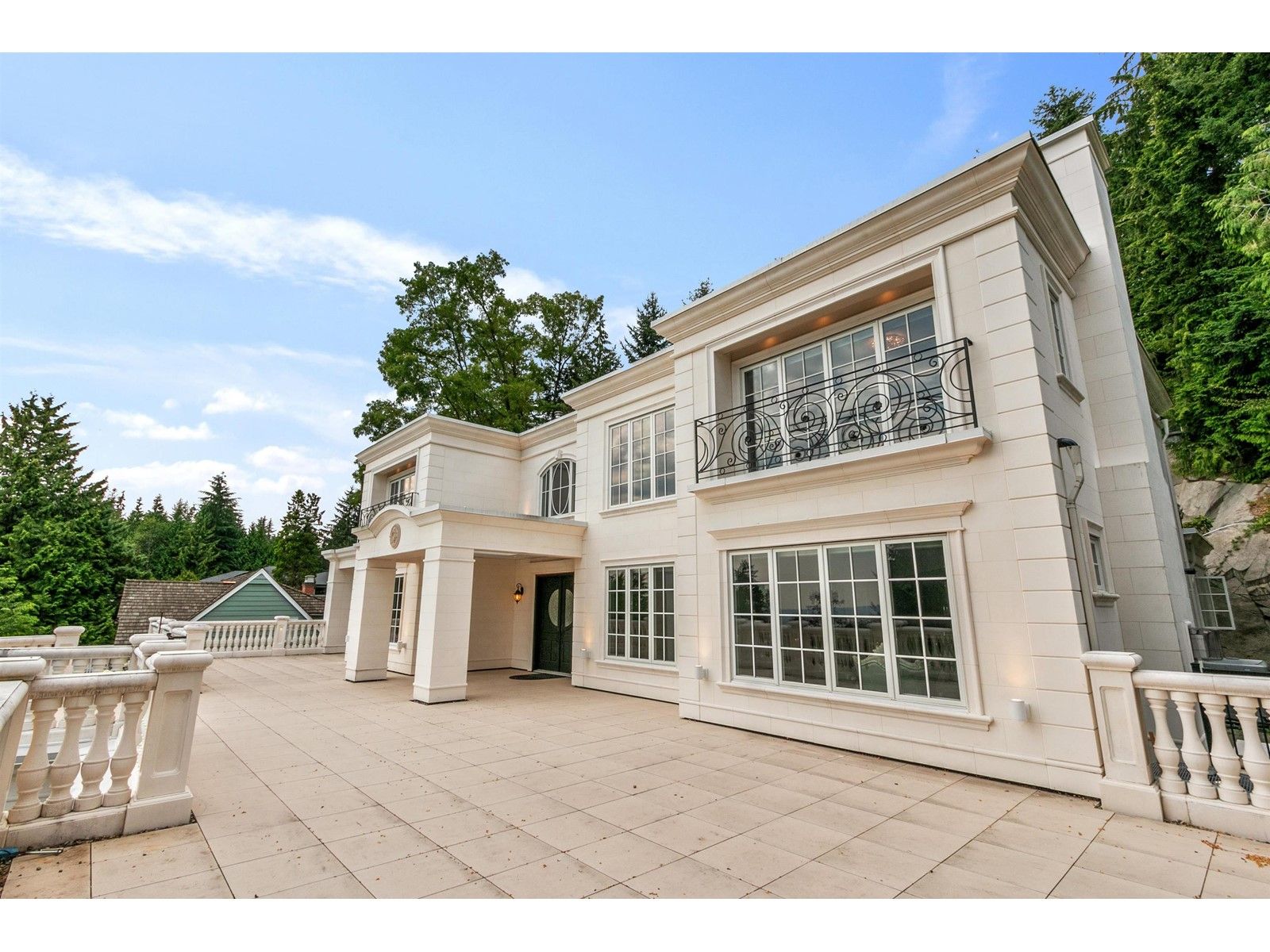 735 ST. ANDREWS ROAD
