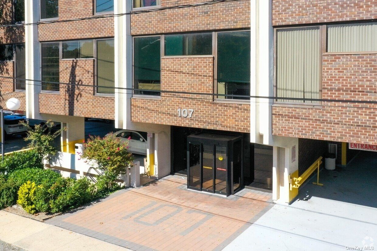 107 Northern Boulevard