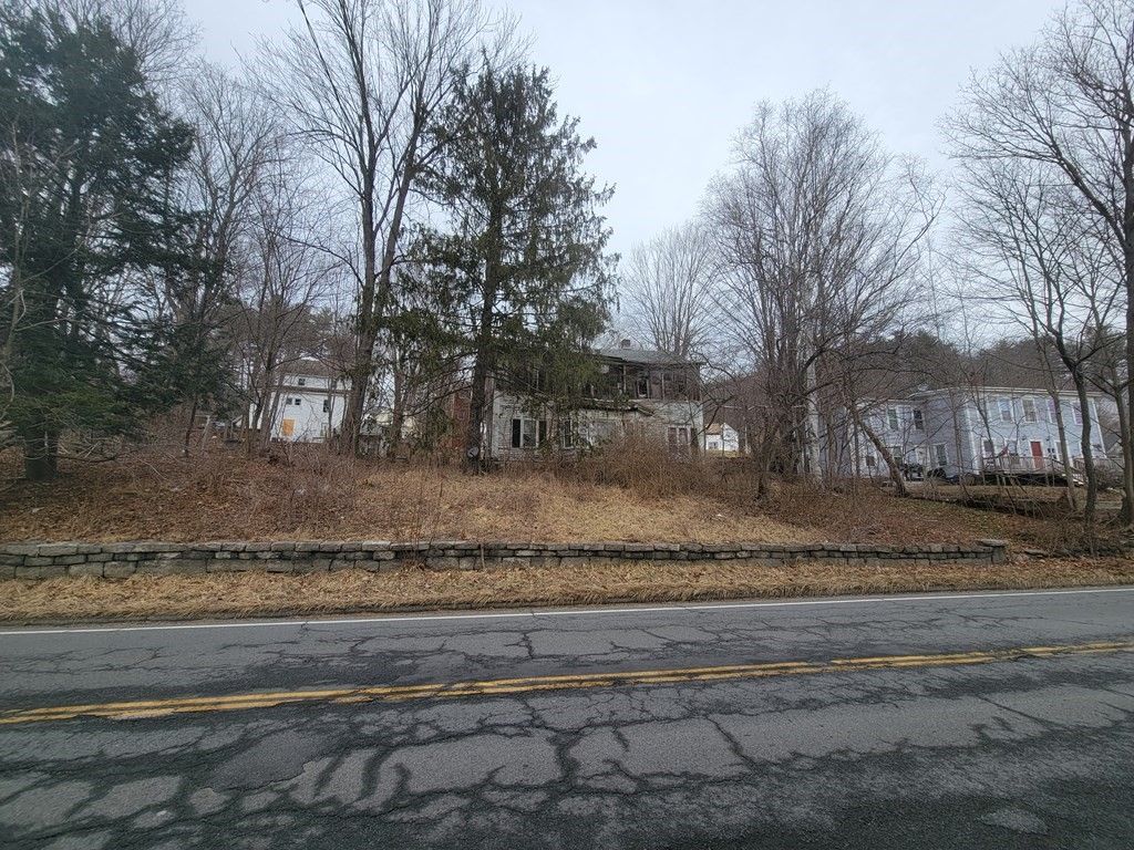 102 West Main St