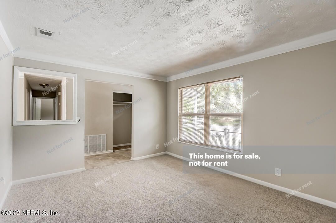 836 N Colonial Ct