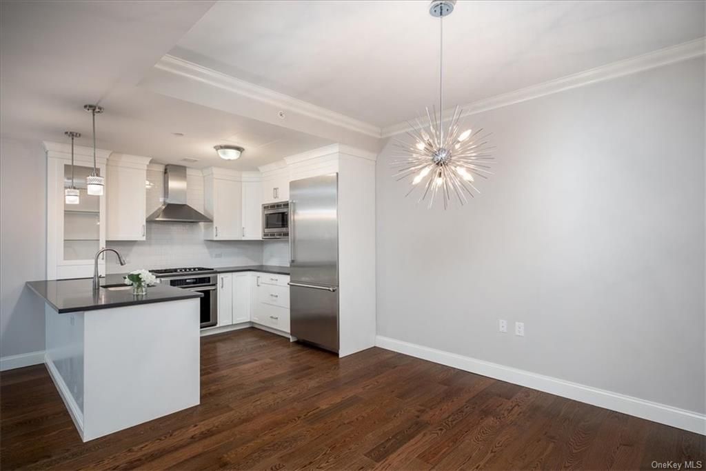 10 Byron Place
