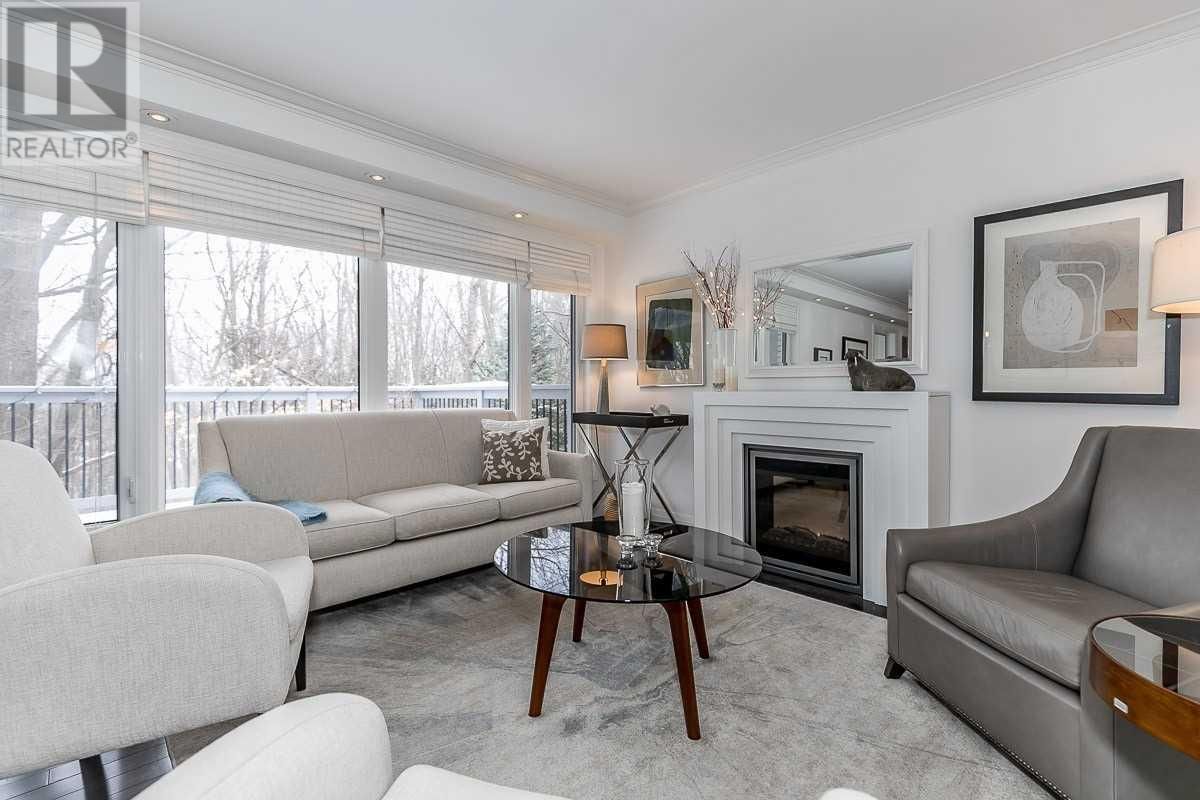 13 VINE CRES