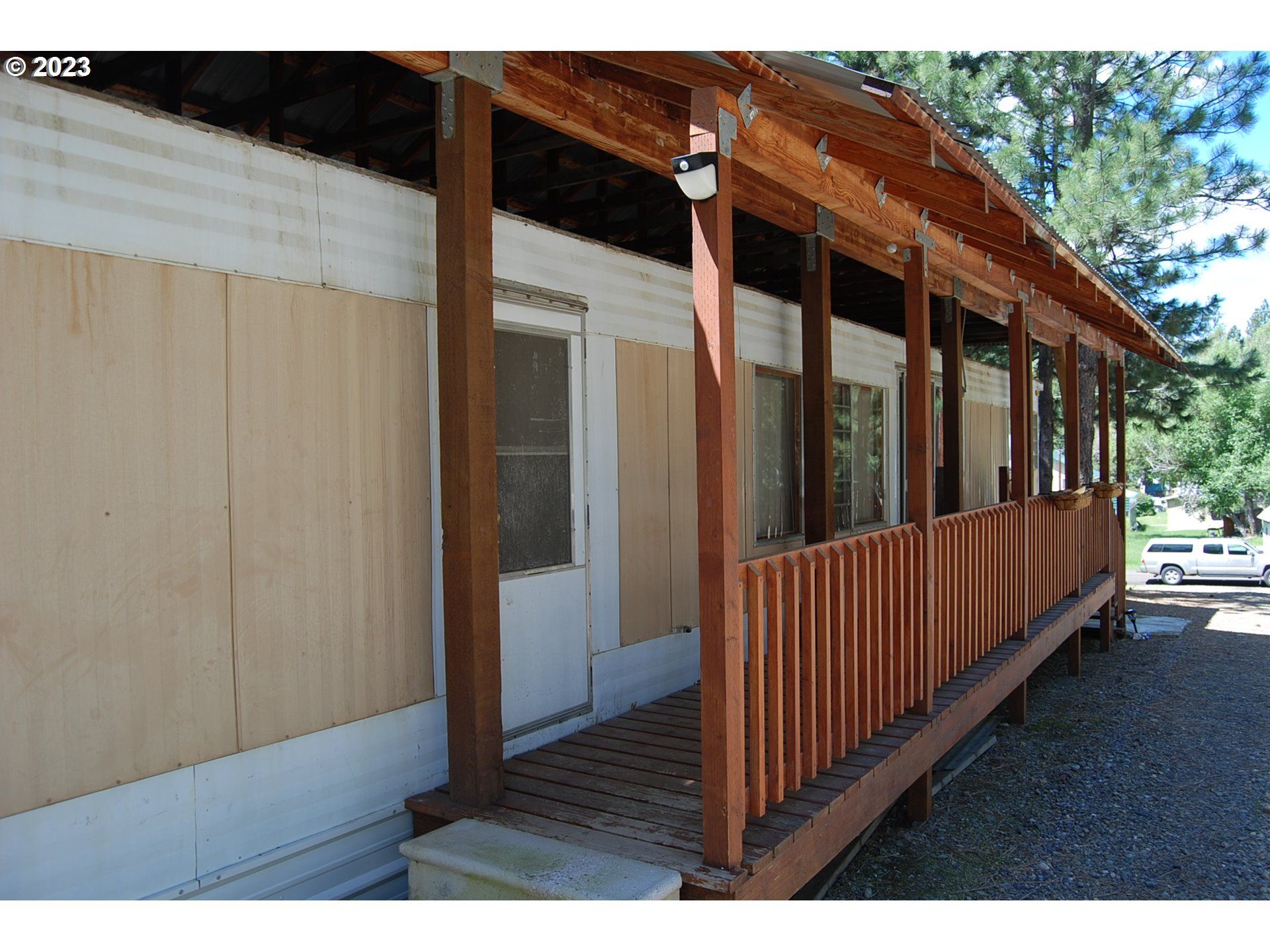 272 SE Bonanza St