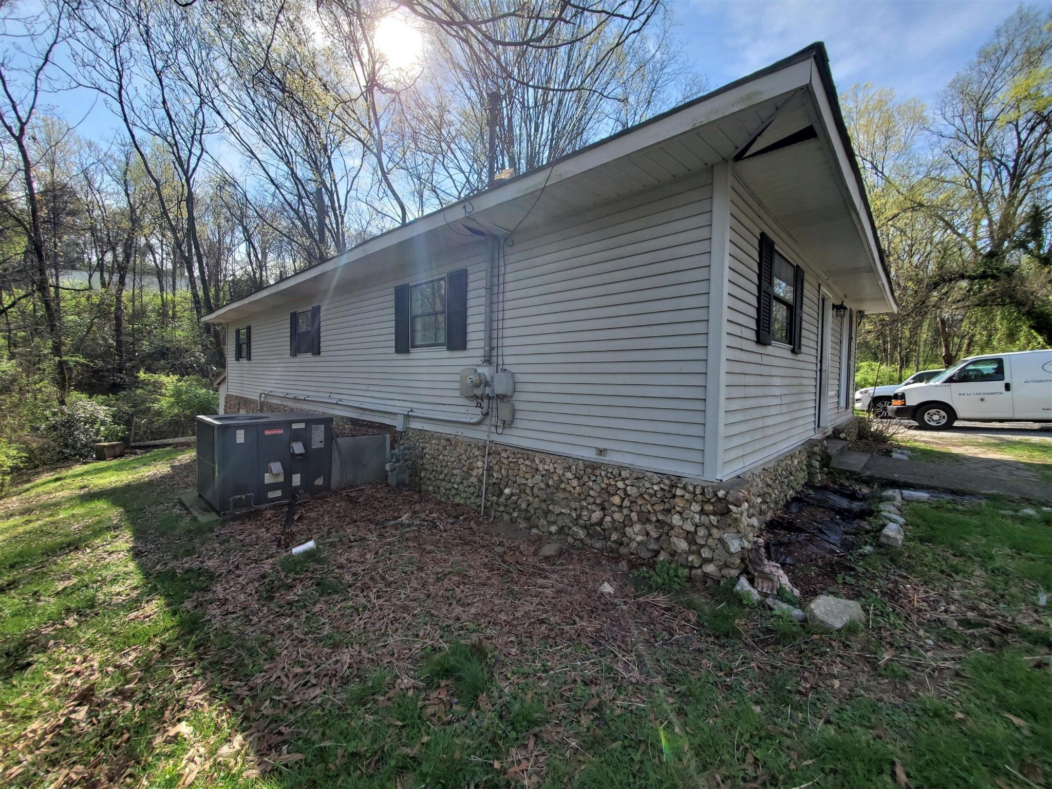 3206 Navajo Dr