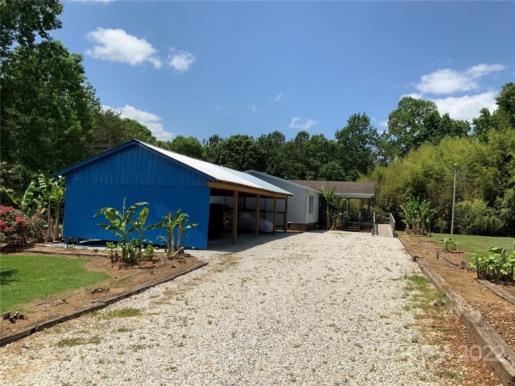 357 Tongger Xiong Drive