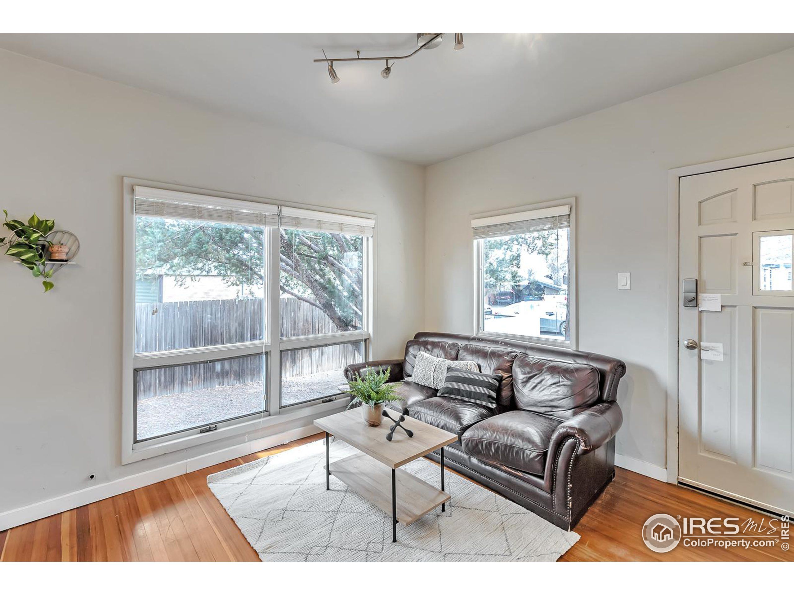 2269 Mariposa Ave