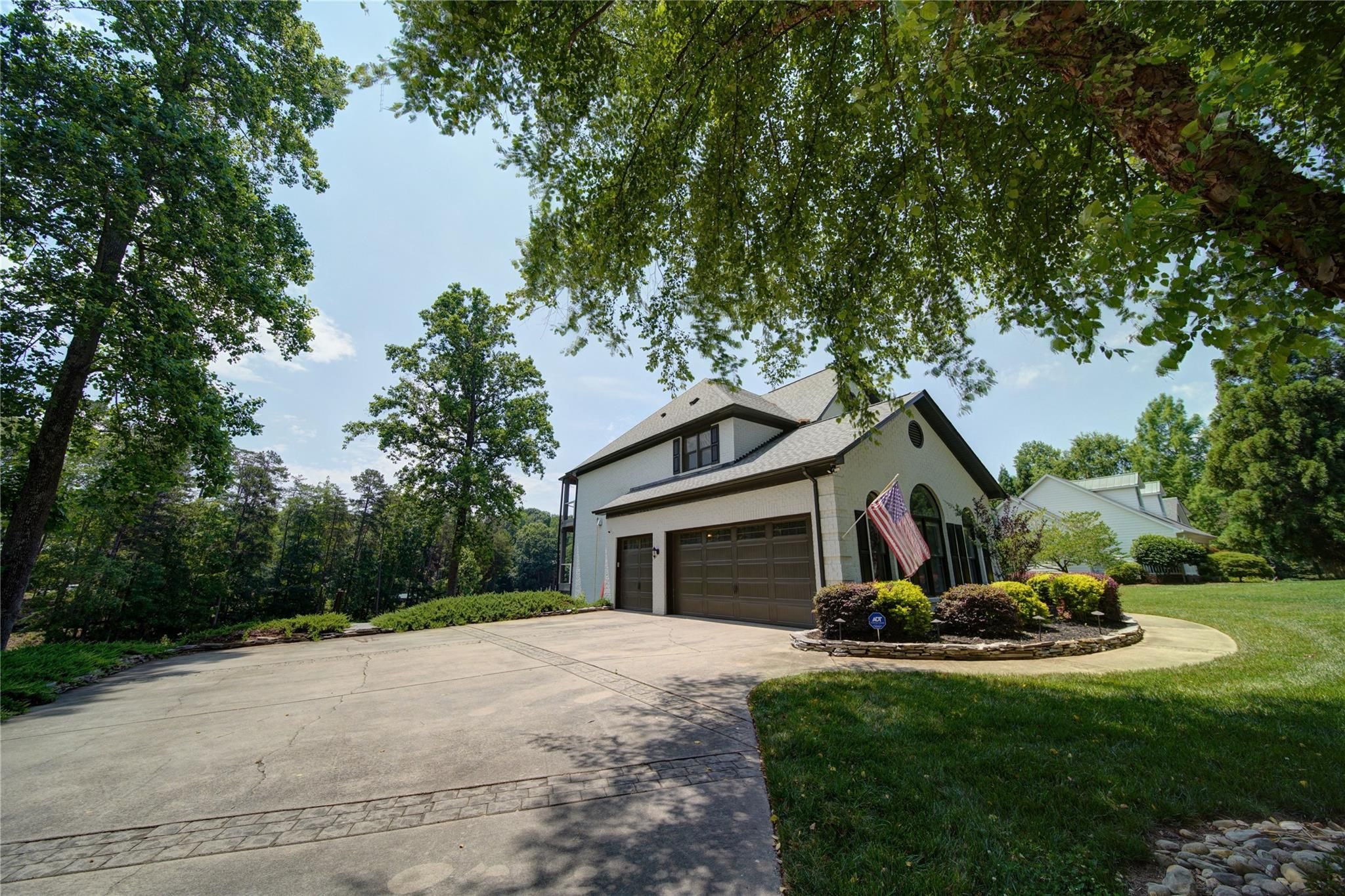 211 Bullfinch Road