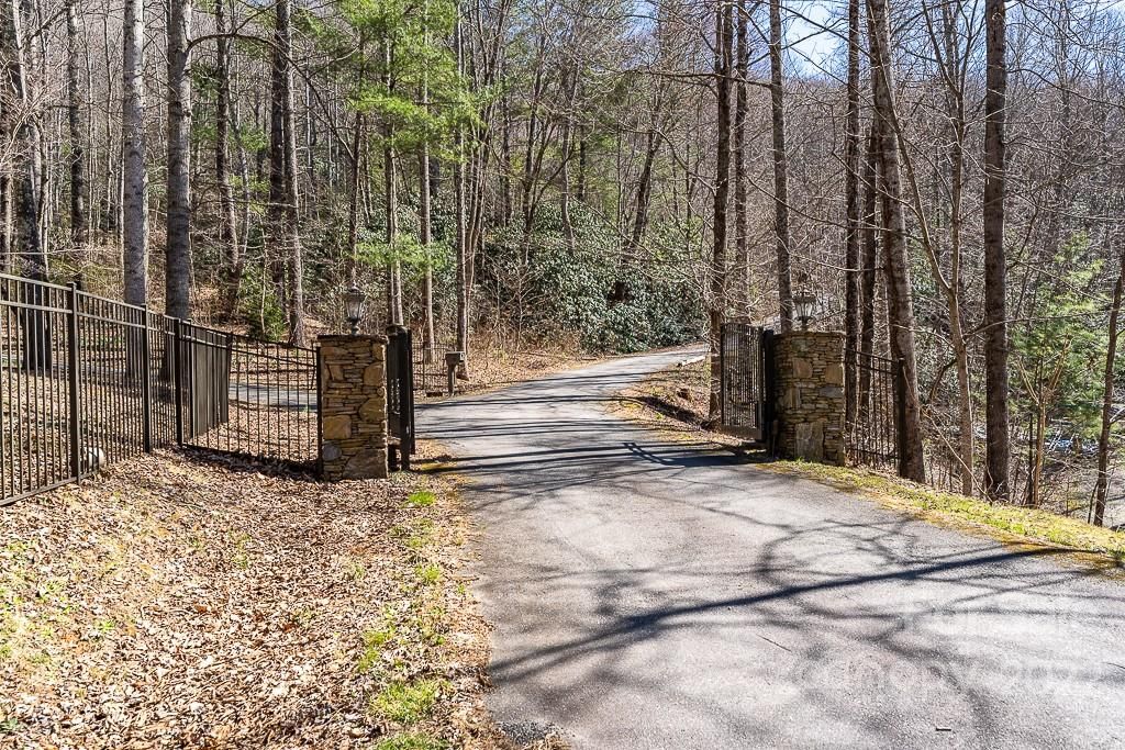 99999 Bartlett Mountain Road