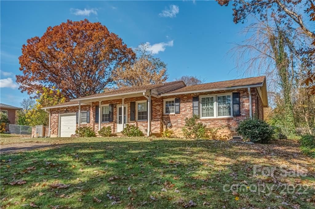 211 S Hillandale Drive