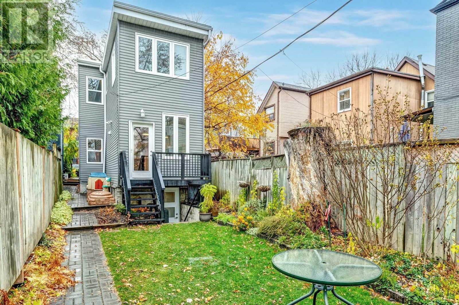 25 SPROAT AVE