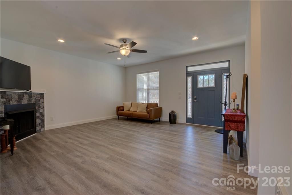 221 Dublin Lane