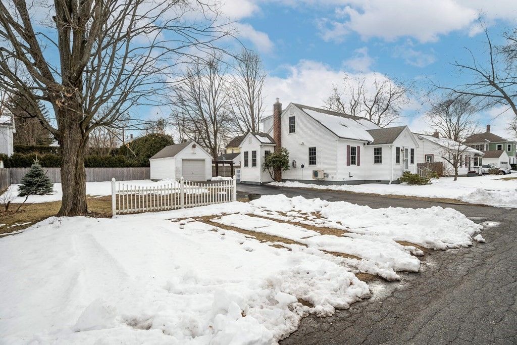 10 Mount Tom Avenue