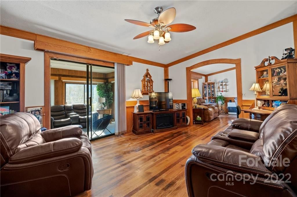 367 Wooded Bluff Lane