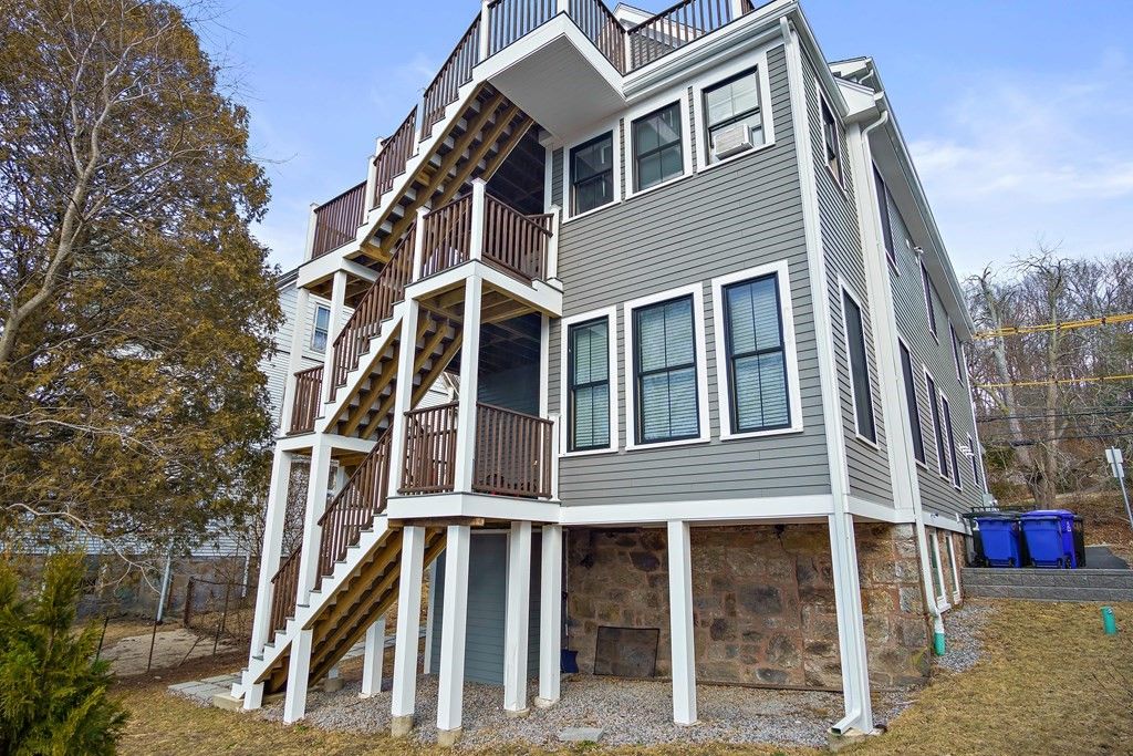 153 Foster St