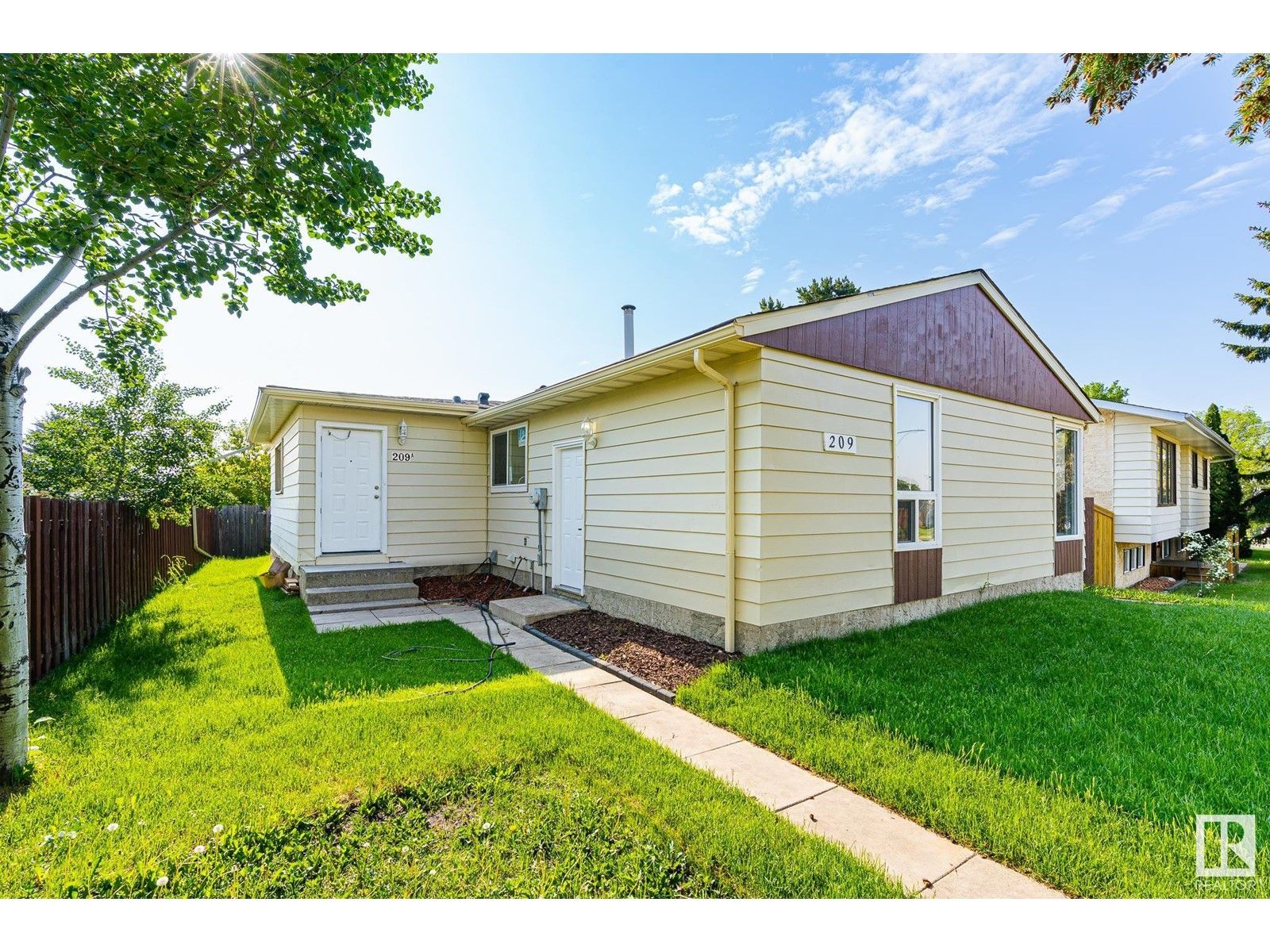 209 WOODVALE RD W NW