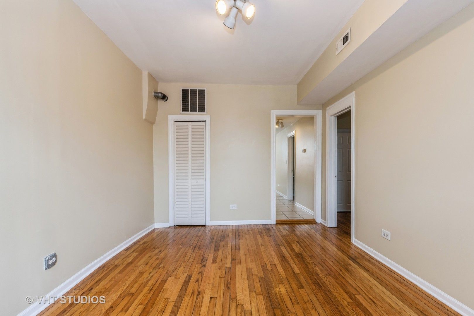3321 W Belmont Avenue