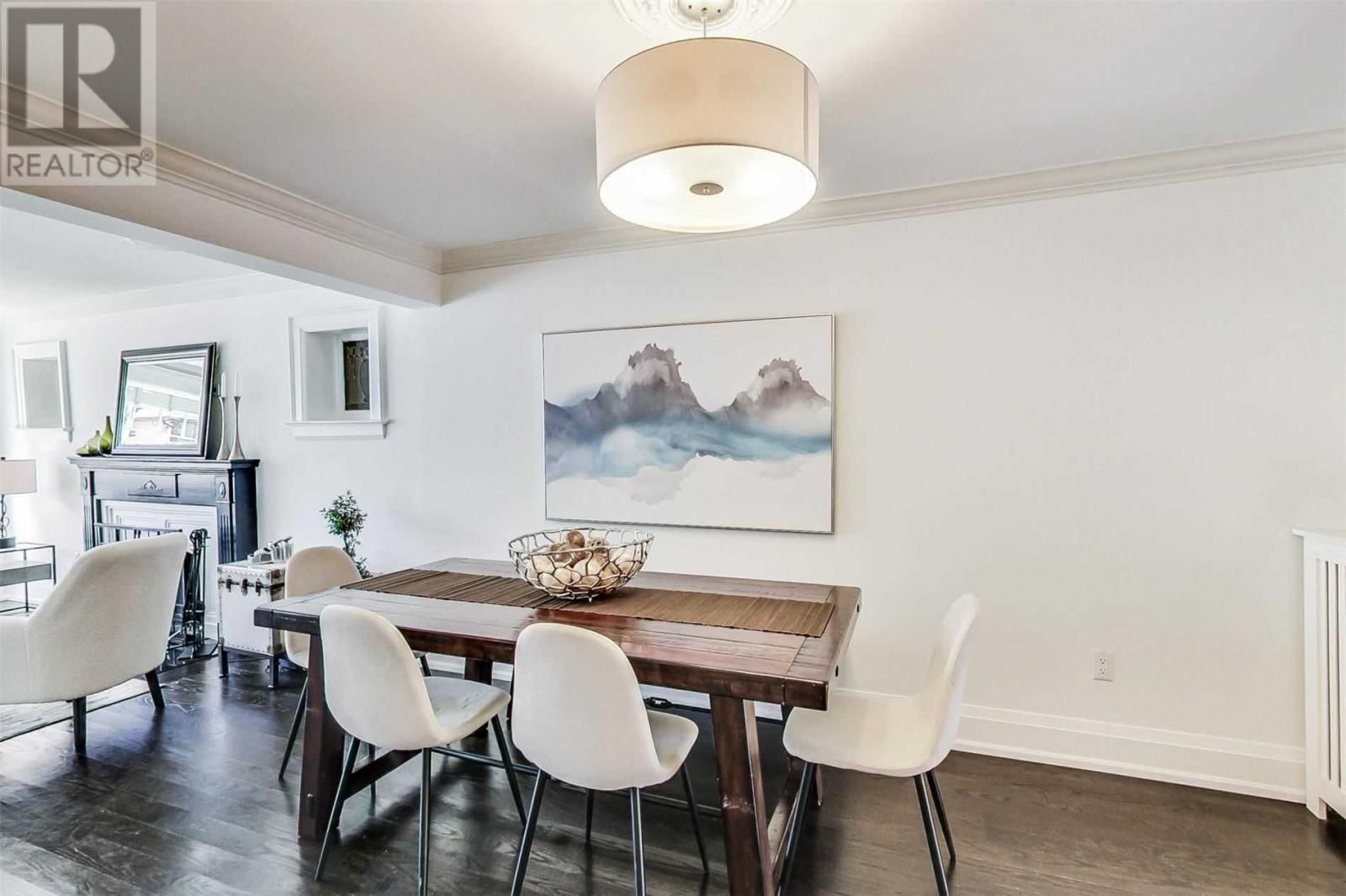 35 GLEN MANOR DR