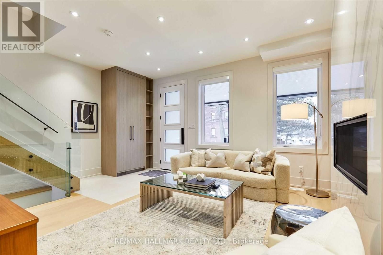 43 LEUTY AVE