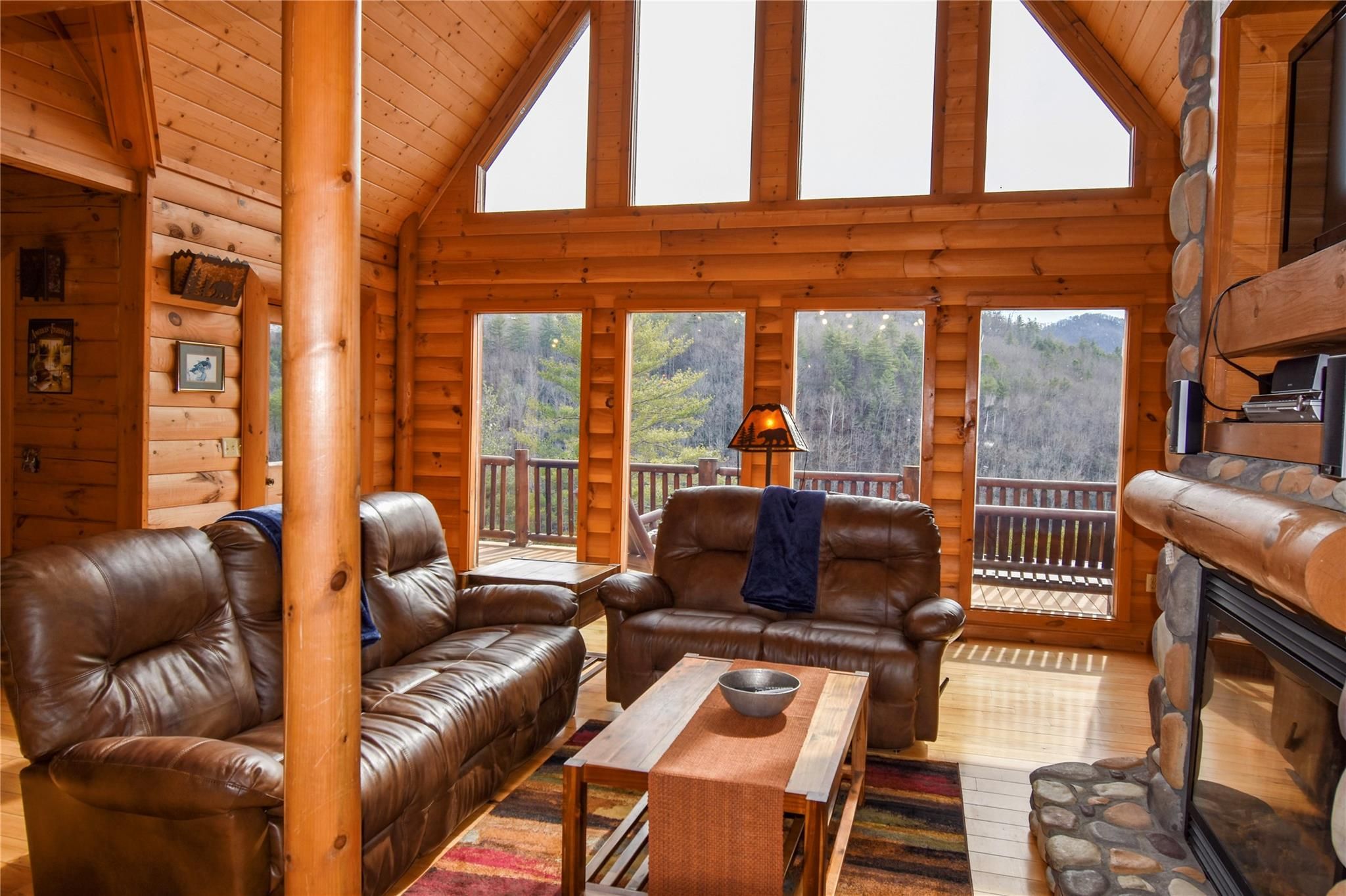 385 Fontana Lakeside Drive