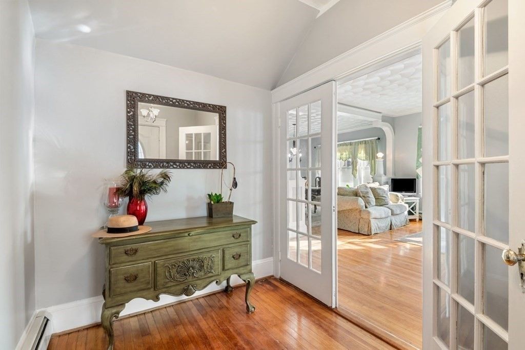 32 Woodford St