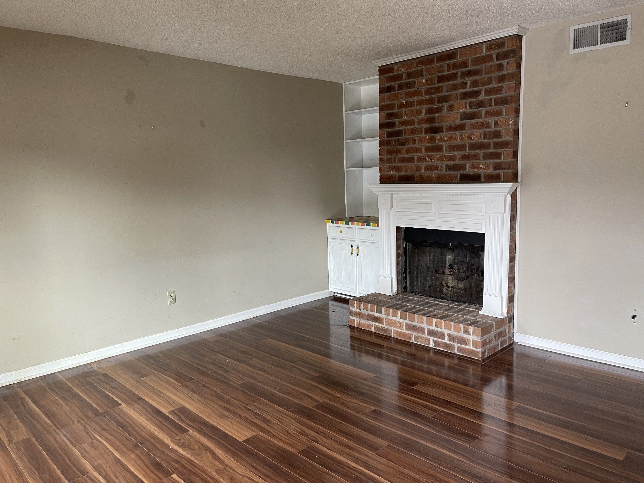 525 Williamsburg Dr