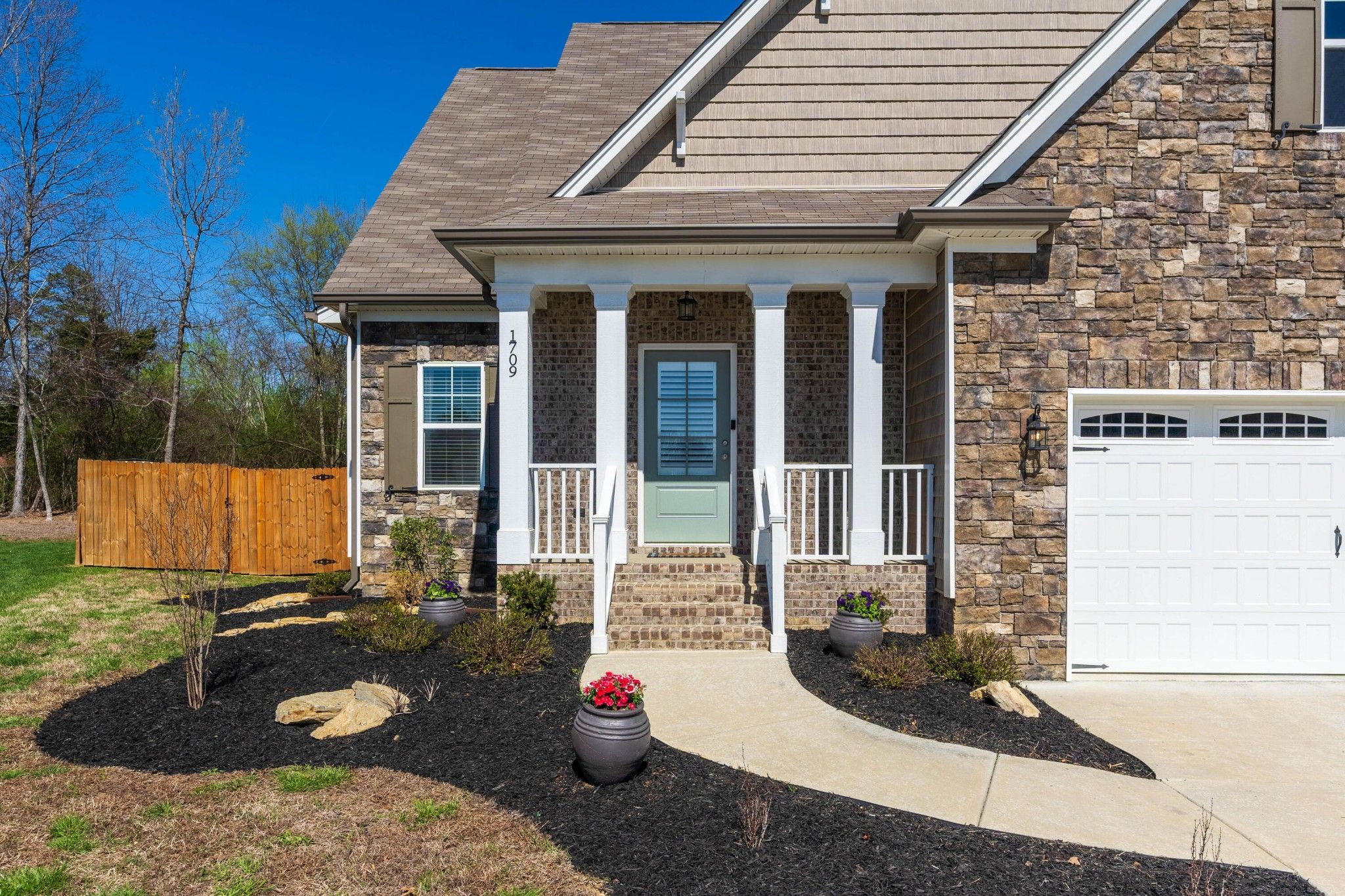 1709 Oakvale Dr