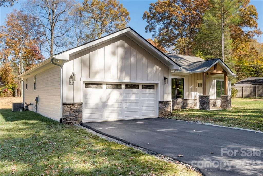 1292 Garden Lane