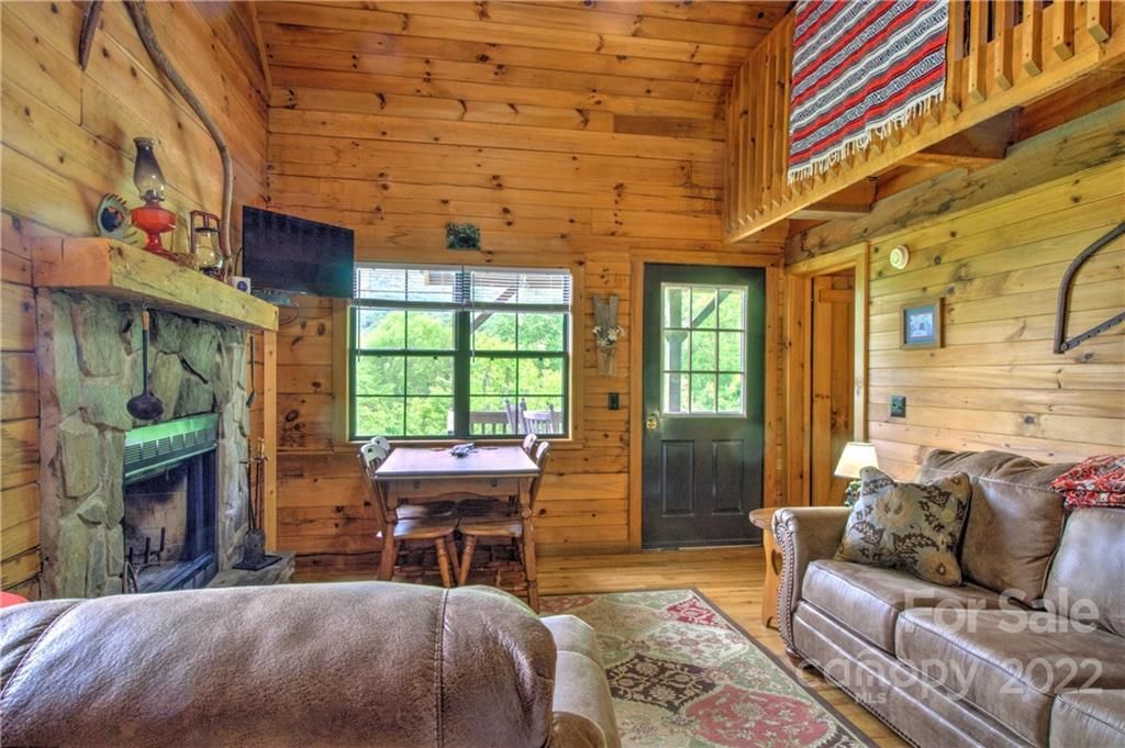 1604 Moody Farm Road