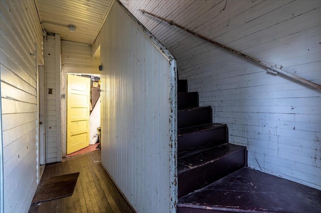 32 Ames St