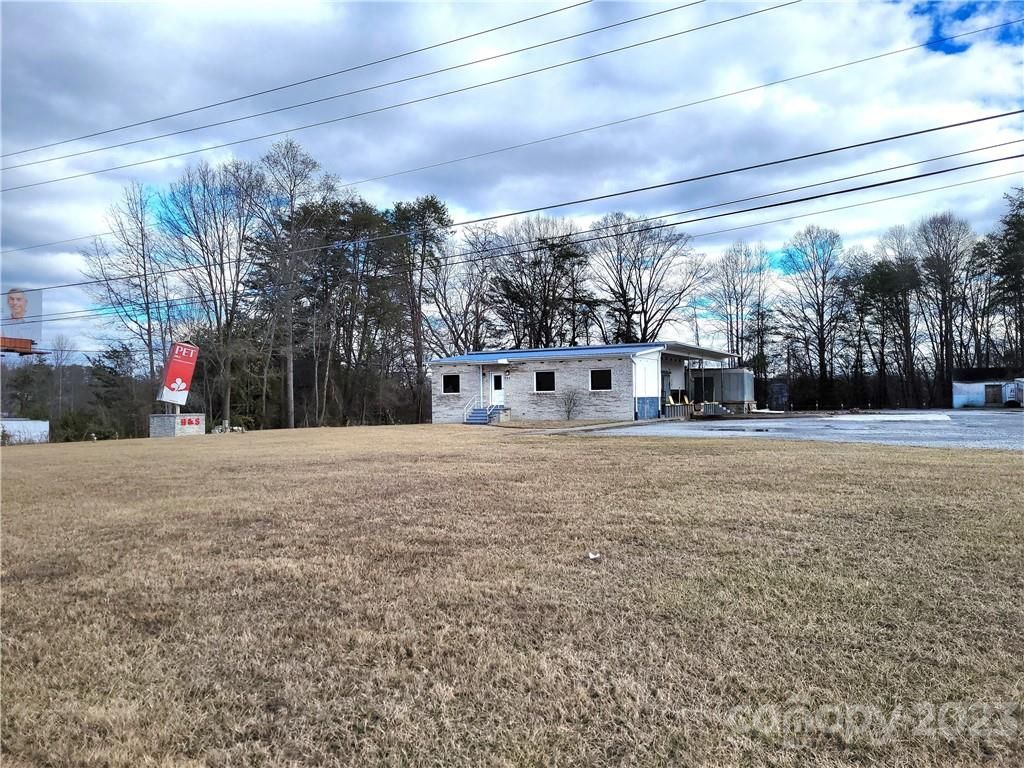 594 N Andy Griffith Parkway