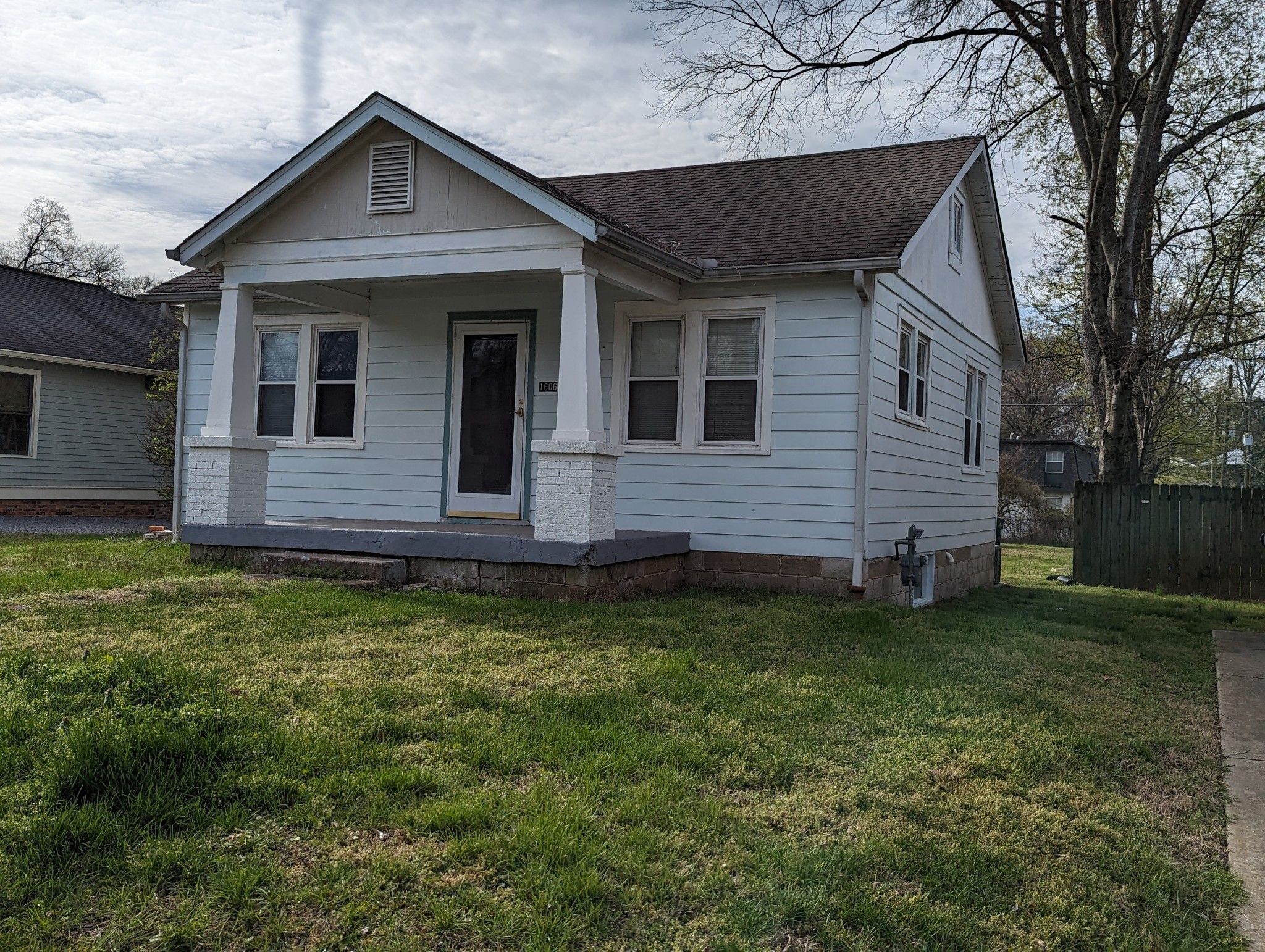 1606 Douglas Ave
