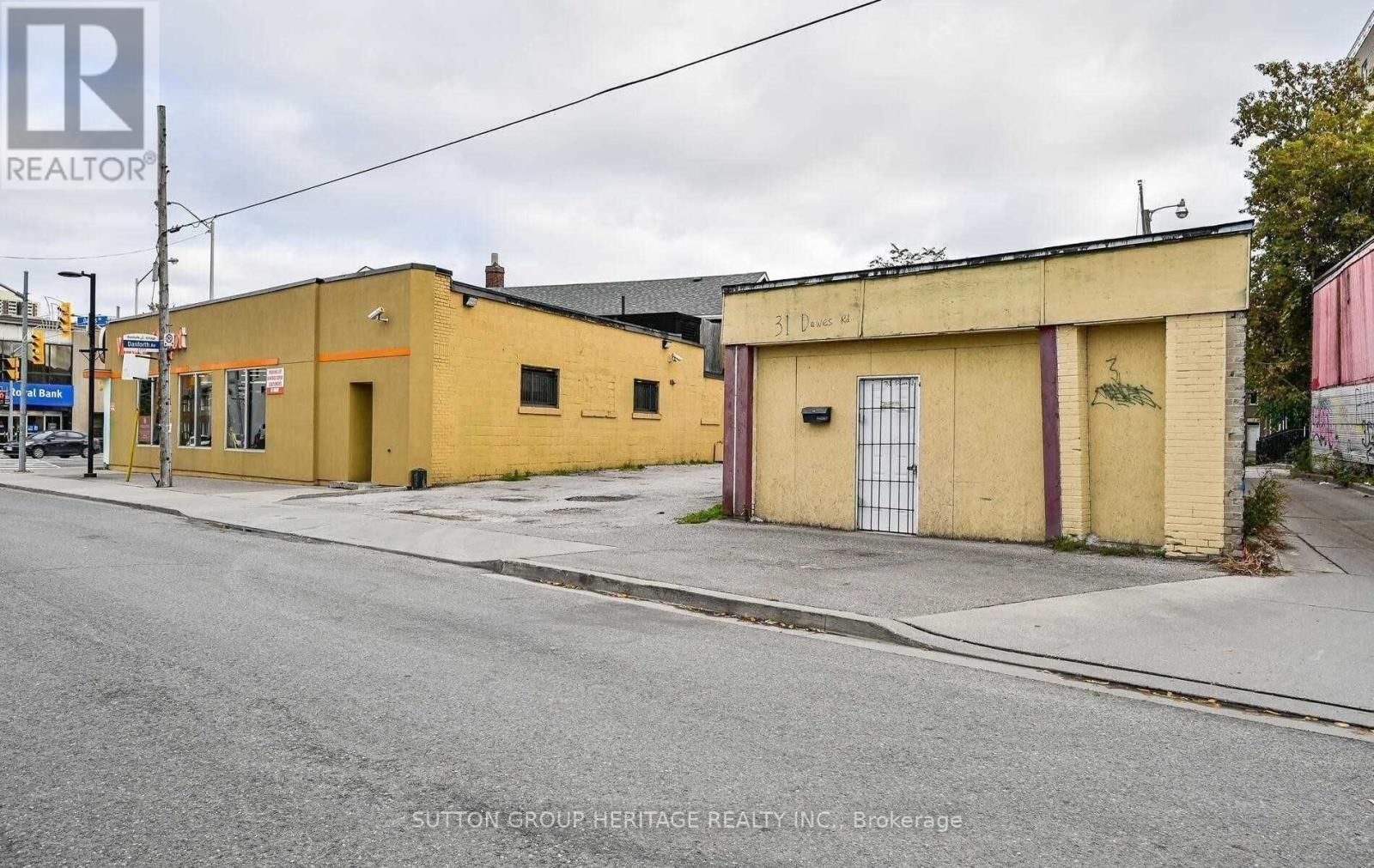 2777 DANFORTH AVE