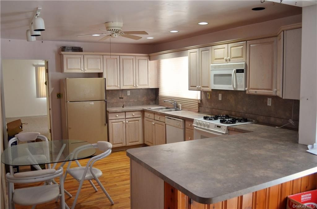 2 Willow Lane