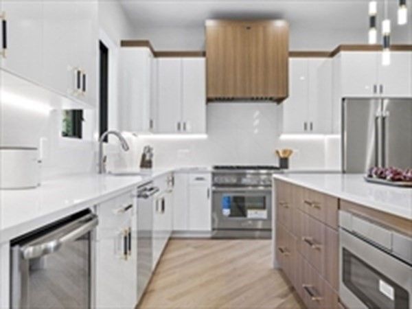 16-18 Josselyn Pl