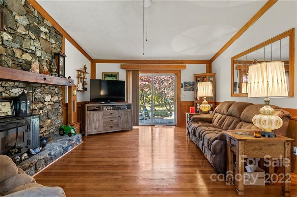 367 Wooded Bluff Lane