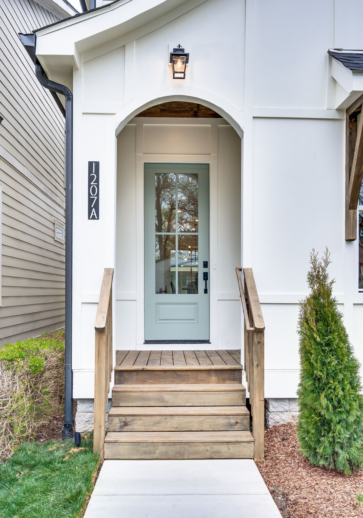 1207a Chester Ave