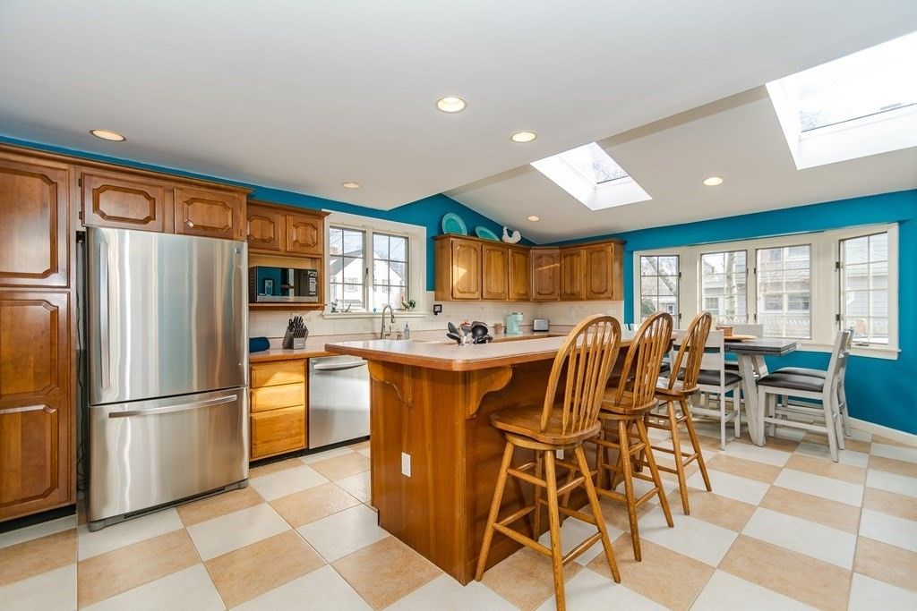 2 Lakeview Dr