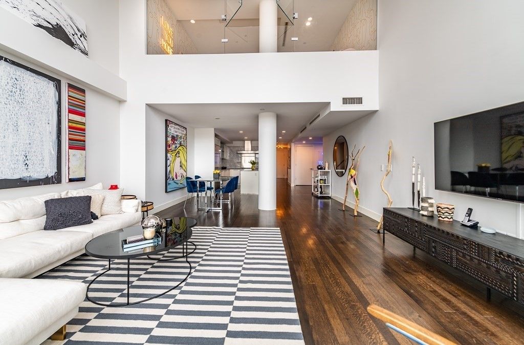 360 Newbury St