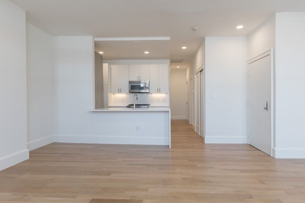 563 Columbus Ave