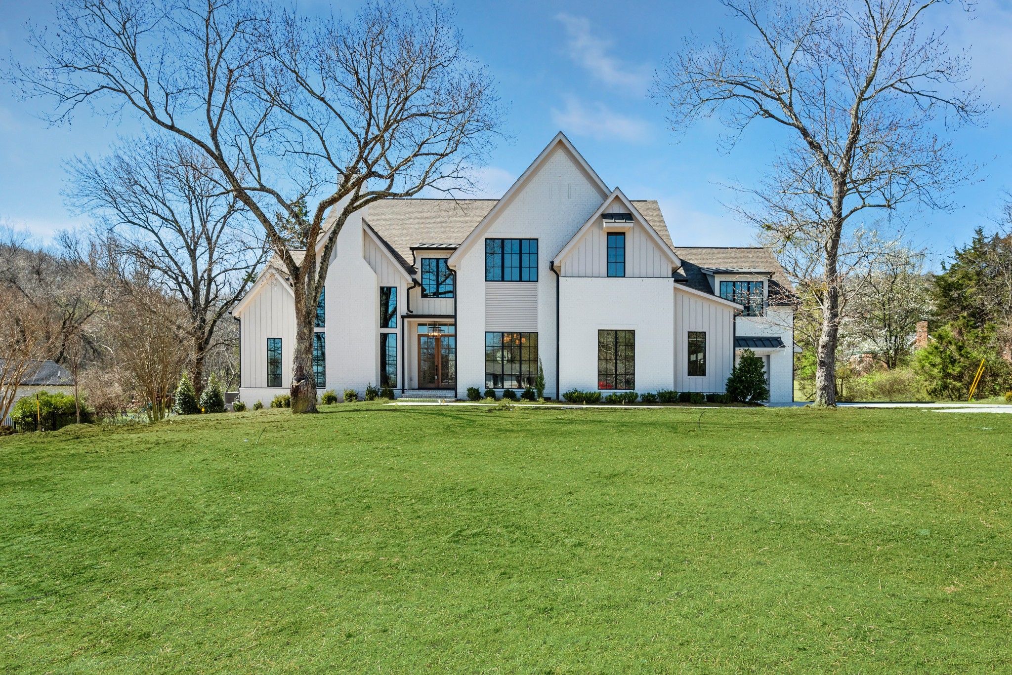 825 Forest Hills Dr