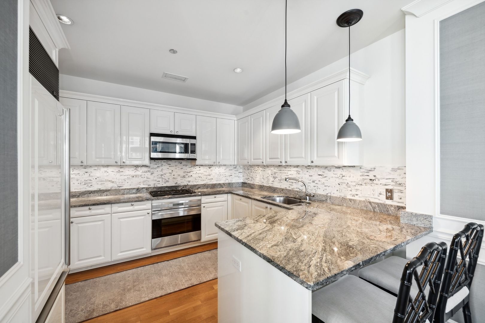 10 E Delaware Place