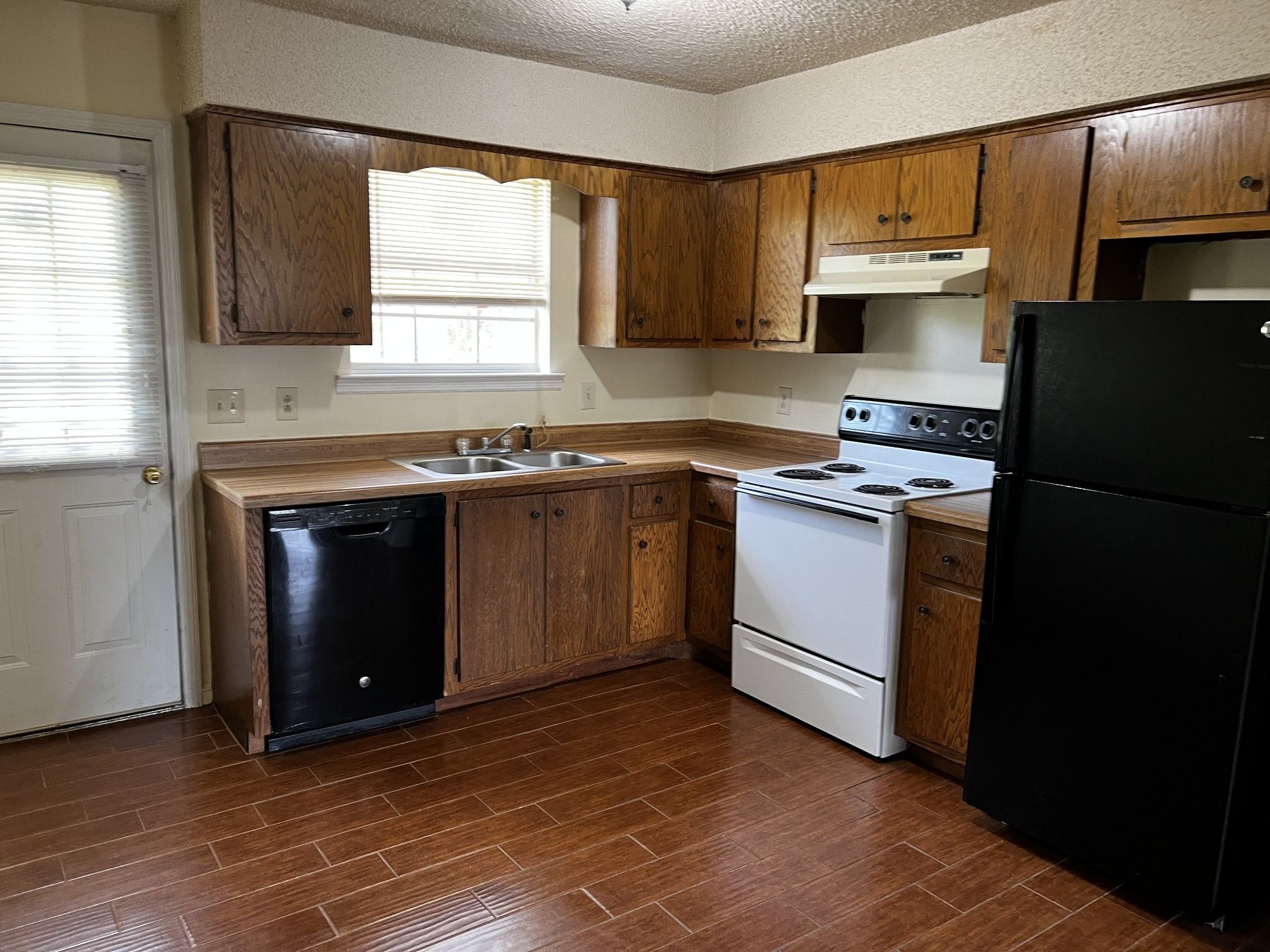 1402 Campbell Cir
