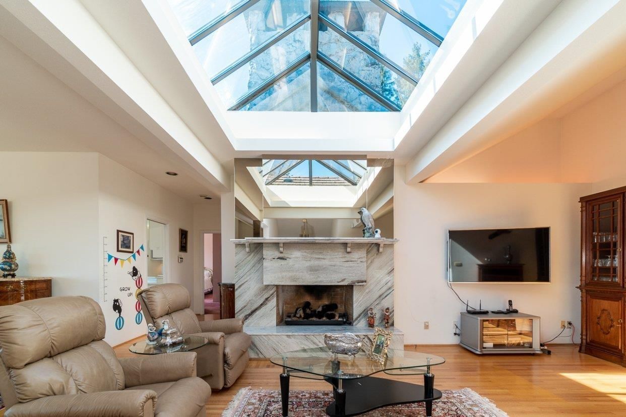 2289 WESTHILL DRIVE